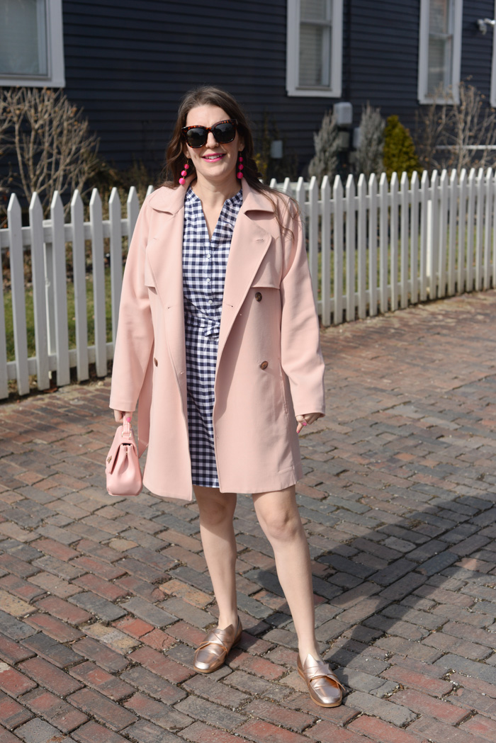 Navy Gingham Dress for Spring on AnExplorersHeart.com / Old Navy Gingham Dress / Pink Trench Coat Abercrombie & Fitch / Rose Gold Loafers / Pink Ball Drop Earrings